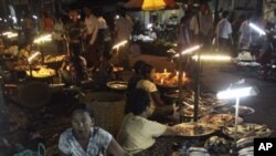ရန်ကုန်မြို့က ငါးဈေးတန်း ။ အောက်တိုဘာ ၂၃၊ ၂၀၁၂။