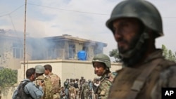 阿富汗軍方在爆炸現場加強戒備