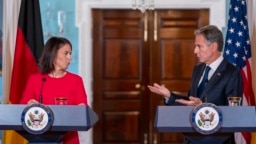 Njemačka ministarka Annalena Baerbock i američki državni sekretar Antony Blinken na konferenciji za medije.