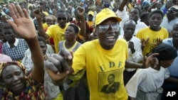 Supporters of then-ruling United Democratic Front rallied for the 2004 national elections in Bagwe. Efforts to limit MPs to two five-year terms face heavy opposition in the National Assembly.