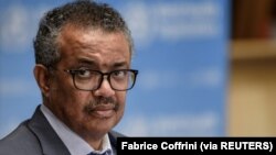 Direktur Jenderal WHO Tedros Adhanom Ghebreyesus menghadiri konferensi pers di tengah wabah COVID-19 di markas WHO di Jenewa Swiss, 3 Juli 2020. (Foto: Fabrice Coffrini via REUTERS)