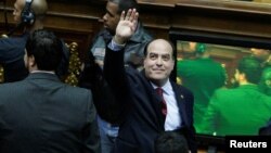 Julio Borges, leader of Venezuelan coalition of opposition parties, gestures as he arrives for a session of the National Assembly in Caracas, Venezuela, Jan. 5, 2017.