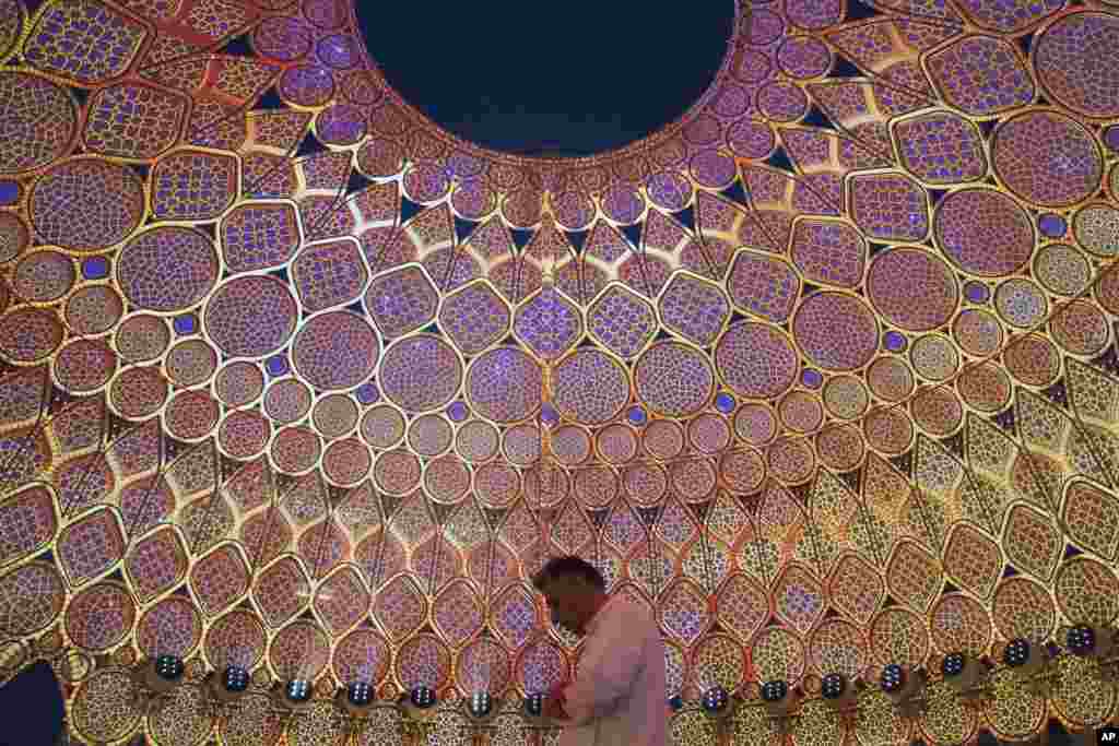 د متحده عربي اماراتو په دوبی ښار کې د الواصل جامع جومات