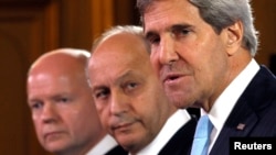 U.S. Secretary of State John Kerry (R), British Foreign Secretary William Hague (L) and French Foreign Minister Laurent Fabius attend a news conference after a meeting on Syria conflict at the Quai d'Orsay ministry in Paris Sept. 16, 2013. 