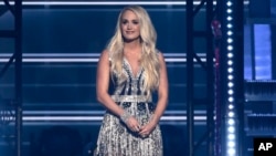 Carrie Underwood durante la 53 entrega de los premios de la Academia de Música Country, en Las Vegas, Nevada, el domingo, 15 de abril, de 2018.