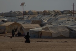 Camp officials say in the past week there have been attacks, escape attempts and open calls for a violent uprising in al-Hol Camp in Syria, Oct. 16, 2019. (Y. Boechat/VOA)