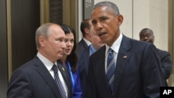 Russian President Vladimir Putin, left, listens to U.S. President Barack Obama in Hangzhou in eastern China's Zhejiang province, Monday, Sept. 5, 2016. (Alexei Druzhinin/Sputnik, Kremlin Pool Photo via AP)