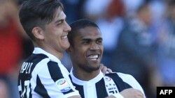 Douglas Costa iyo Dybala 