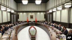 Turkey's President Recep Tayyip Erdogan (C) chairs the National Security Council that met to recommend prolonging the state of emergency by a further three months, in Ankara, Turkey, Jan. 17, 2018. 