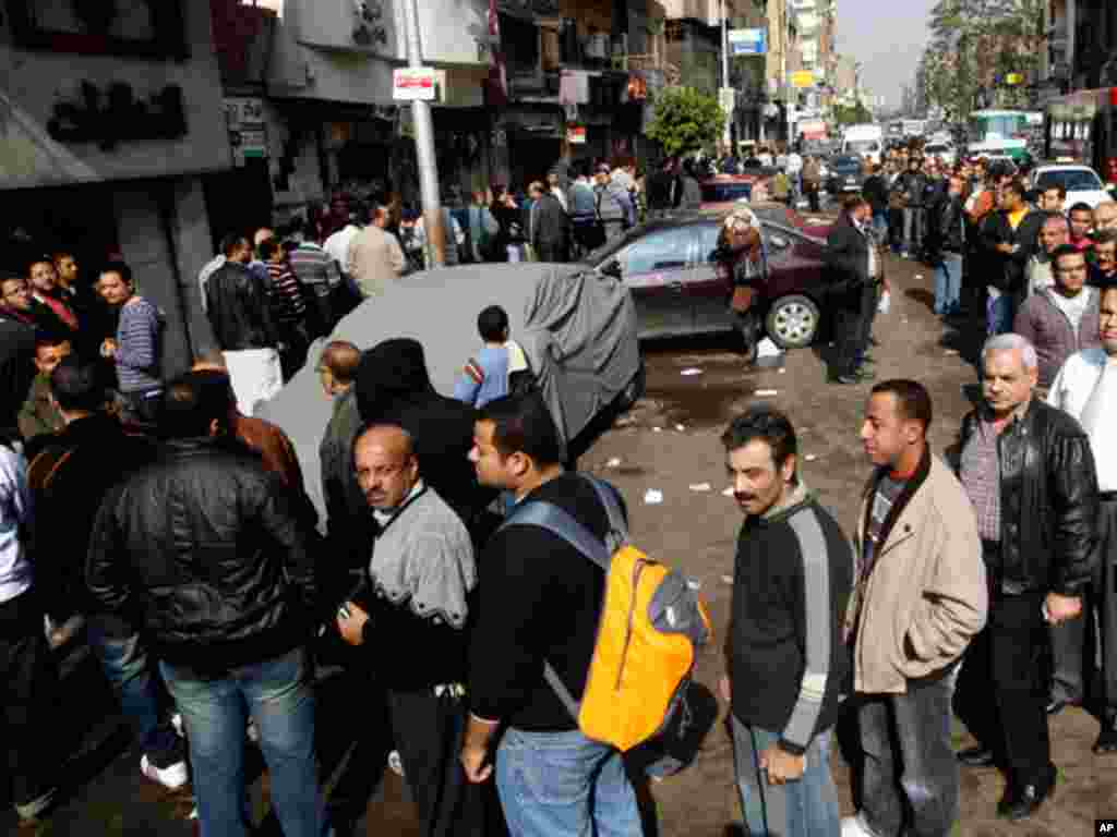 Voters line up outside a Cairo polling station. (Reuters)