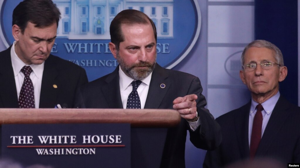 Alex Azar dhe zyrtarë të tjerë të SHBA