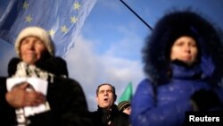 烏克蘭人11月29日在基輔獨立廣場唱烏克蘭國歌支持加入歐盟。