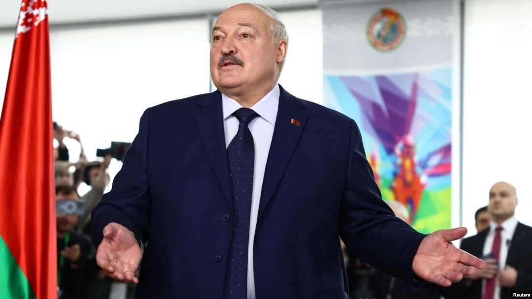 Bjeloruski predsjednik Aleksandar Lukašenko glasa na izborima u Minsku (Foto: REUTERS/Evgenia Novozhenina)