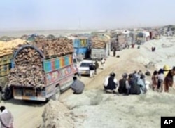 چمن کے راستے افغانستان جانے والے ٹرک (فائل فوٹو)