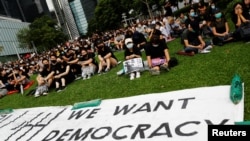 香港民众2019年9月2日聚集在香港政府总部前的添马公园举行罢工、罢课和罢市的“三罢”集会。