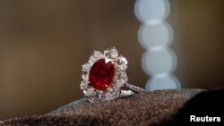 10 carats Burmese Ruby - Christie's Autumn Sale in Hong Kong