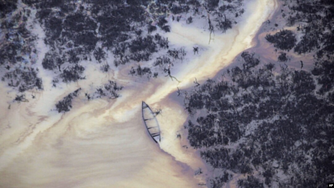 Oil is seen on the creek water's surface near an illegal oil refinery in Ogoniland, outside Port Harcourt, in Nigeria's Delta region, March 24, 2011 (file photo)