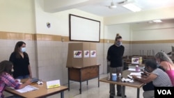Centro Electora de Venezuela, durante las elecciones primarias abiertas para definir a los candidatos que participarán en las elecciones del 21 de noviembre. [Foto: Carolina Alcalde, VOA]