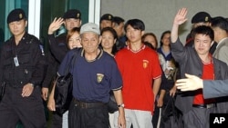 한국 인천공항으로 입국하는 탈북난민들 (자료사진)