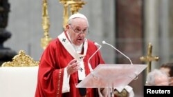 La revisión de las normas del papa Francisco reconoce que los adultos también pueden ser víctimas de sacerdotes que abusan de su autoridad.