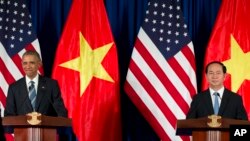 Tổng thống Obama trong cuộc họp báo chung với Chủ tịch Trần Đại Quang tại Hà Nội, ngày 23/5/2016.