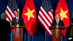 Tổng thống Mỹ Barack Obama trong cuộc họp báo chung với Chủ tịch nước Việt Nam Trần Đại Quang tại Hà Nội, ngày 23/5/2016.
