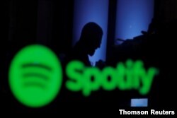 Logo Spotify terlihat di lantai Bursa Efek New York di New York. (Foto: Reuters)