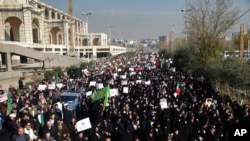 Las manifestaciones antigubernamentales como esta en Teherán, Irán, el 30 de diciembre de 2017, se han extendido a todo el país.