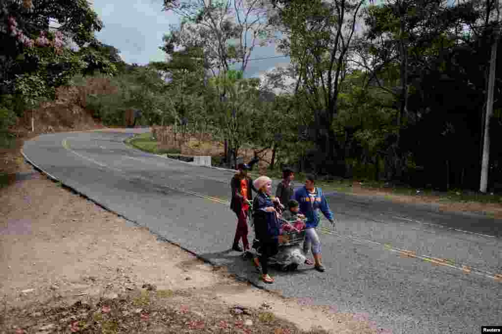 ABŞ-a üz tutan Honduras qaçqınları Qvatemala sərhədində &nbsp;