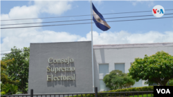 Muchos acusan al Consejo Supremo Electoral de Nicaragua de estar al servicio de los intereses del partido de gobierno. Foto Houston Castillo, VOA.