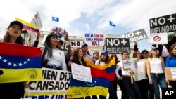 Foto de archivo de una protesta frente a la sede de Organización de los Estados Americanos en Washington D.C. contra el gobierno de Venezuela.