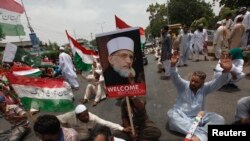 Cleric Tahir-ul-Qadri Returns to Pakistan