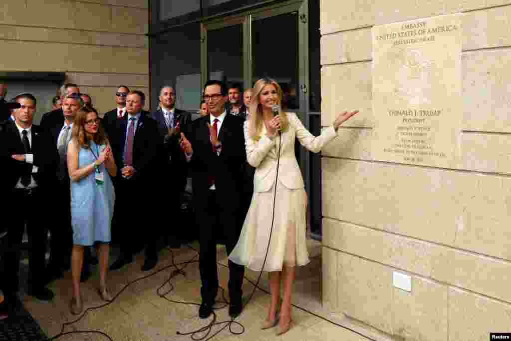 پرده برداری ایوانکا ترامپ و وزیر خزانه داری آمریکا از سفارت ایالت متحده در اورشلیم &nbsp;