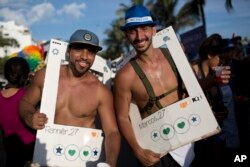 Revelers dressed in cellphone costumes pose for a photo during the Banda de Ipanema carnival "bloco" parade in Rio de Janeiro, Brazil, Feb. 11, 2017. Merrymakers take to the streets in hundreds of open-air "bloco" parties ahead of Rio's Carnival.