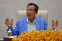 Cambodia's Prime Minister Hun Sen speaks to the media during a press conference at the Peace Palace in Phnom Penh on April 7, 2020. (Photo by TANG CHHIN Sothy/AFP)