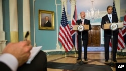 El secretario de Estado del Reino Unido sostuvo una reunión con su par de EE.UU., John Kerry para tratar la situación de Siria.