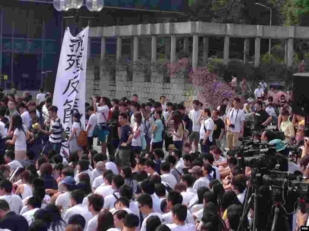 香港大专学生罢课（美国之音海彦拍摄）