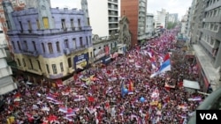 La coalición de izquierda en el gobierno, el Frente Amplio, realizó su cierre de campaña el miércoles con un acto multitudinario en Montevideo.