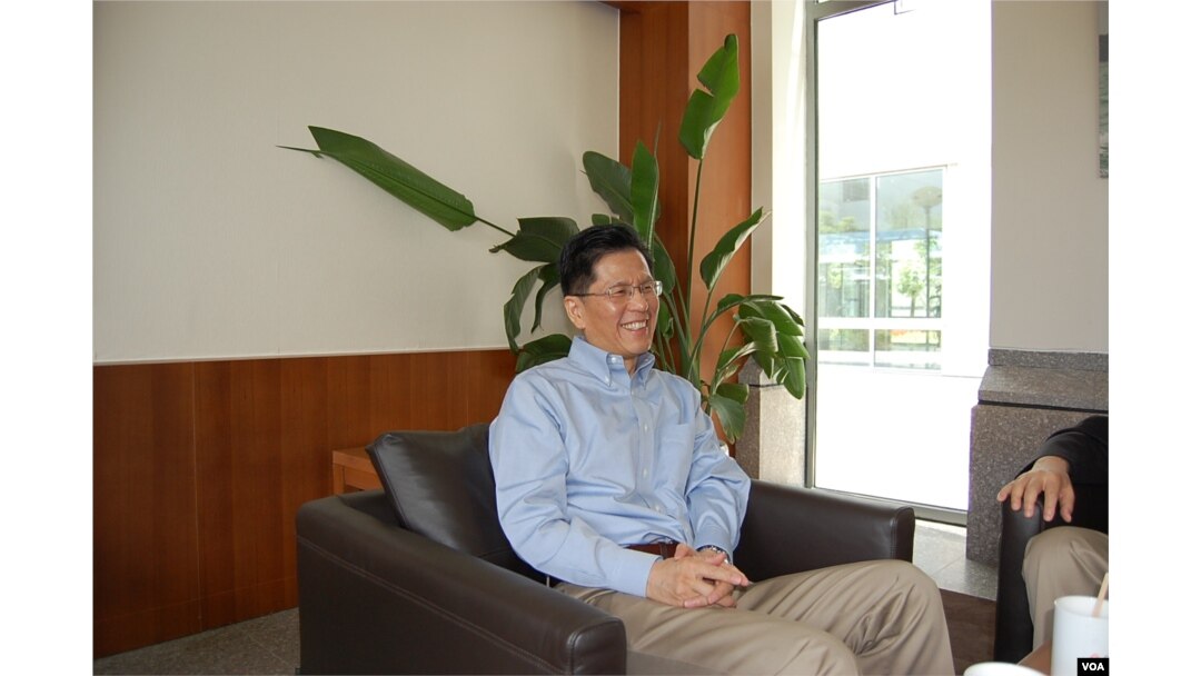 中欧国际工商学院教授朱天(美国之音林森拍摄)