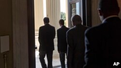 Members of the House of Representatives begin to head for the door on Capitol Hill in Washington, July 31, 2014, as Congress leaves for a five-week summer recess.