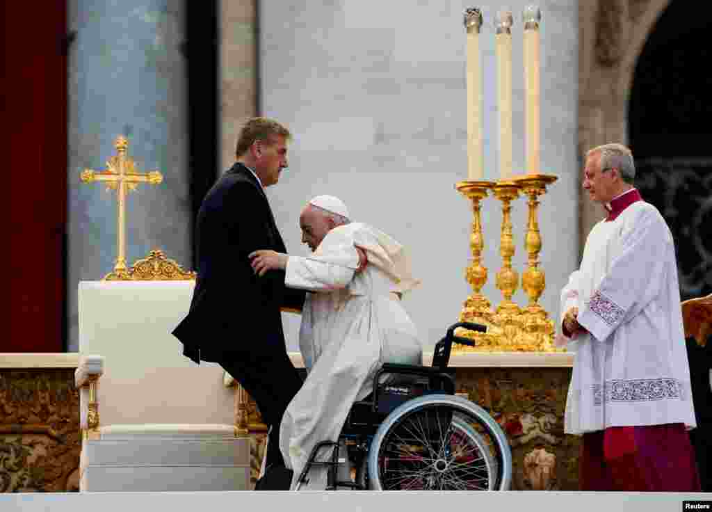 Pope Francis arrives to attend a Mass for the beatification of Pope John Paul I, in St. Peter&#39;s Square at the Vatican.