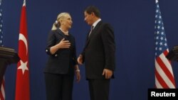 Ngoại trưởng Mỹ Hillary Clinton có mặt ở Istanbul để thảo luận vấn đề Syria với giới lãnh đạo Thổ Nhĩ Kỳ, 11/8/2012