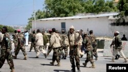 索馬里士兵守衛著總統府