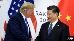 El presidente de China, Xi Jinping (D), habló telefónicamente con el presidente de los Estados Unidos, Donald Trump, el viernes-