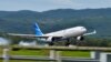 Pesawat Airbus A330 Garuda Indonesia mendarat di bandara internasional Sultan Iskandar Muda di Blang Bintang, Aceh (foto: dok). 