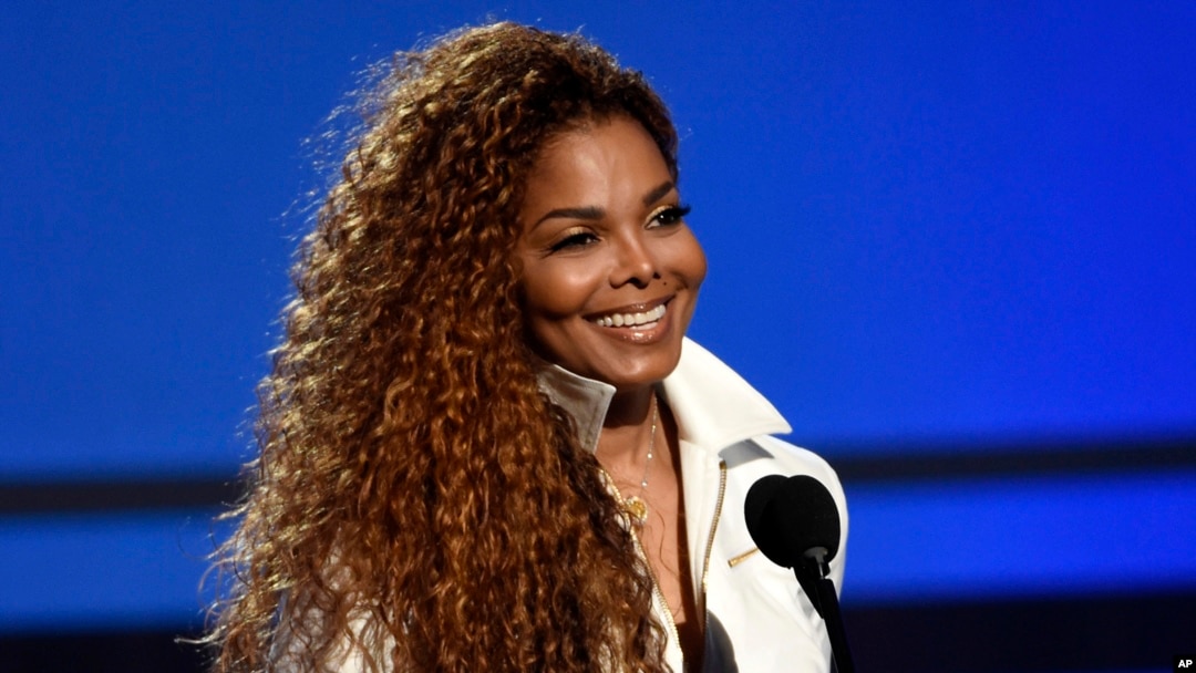 Janet Jackson acepta el premio BET de danza musical visual en Los Angeles el 28 de junio de 2015. Jackson fue ingresada al Salón de la Fama del Rock and Roll el jueves 13 de diciembre de 2018.