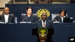 Le président sud-africain Cyril Ramaphosa s'adresse aux législateurs au Cap, en Afrique du Sud, le 14 juin 2024. 