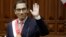 El recién juramentado presidente peruano Martín Vizcarra, el viernes 23 de marzo de 2018. Vizcarra, quien se convirtió en el nuevo presidente peruano, tiene poca experiencia gobernando, pero es conocido como un generador de consenso quien podría tener la oportunidad de cerrar brechas después de una de las peores crisis políticas en la historia reciente de la nación andina. (AP Photo / Martin Mejia)