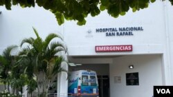 El Hospital San Rafael en Santa Tecla luce desolado en el exterior, pero su área hospitalaria ha colapsado de pacientes positivos a COVID-19.