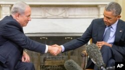 美国总统奥巴马和以色列总理内塔尼亚胡在白宫握手（2015年11月9日）